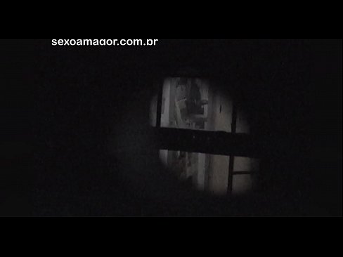 ❤️ Blondie ezkutuan grabatzen du auzoko voyeur batek adreilu hutsen atzean ezkutatuta ❌ Porno gurean eu.banglablog.top ❌️